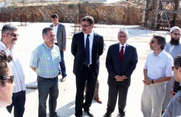 Vali Ahmet Turhan, Cami İnşaatını İnceledi G4