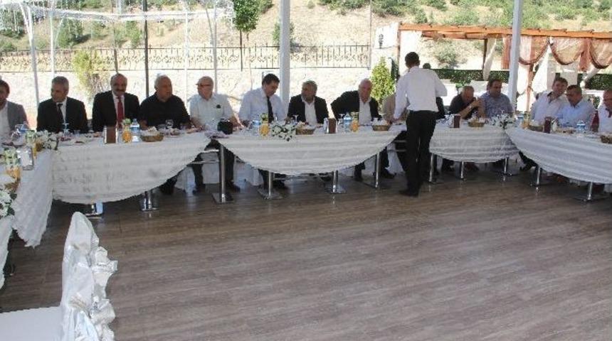 Gazetecilerden Protokole Kahvaltı