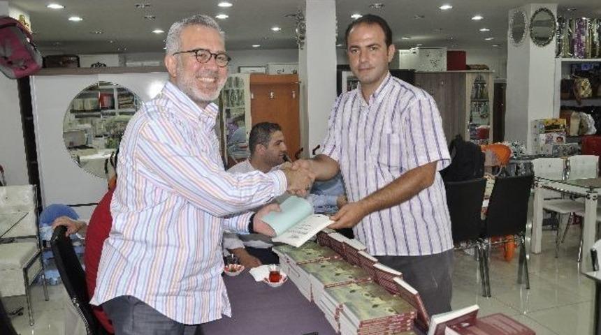 3 Yılda 3 Roman Yazdı, En &Ccedil;ok Satanlar Listesine Girdi