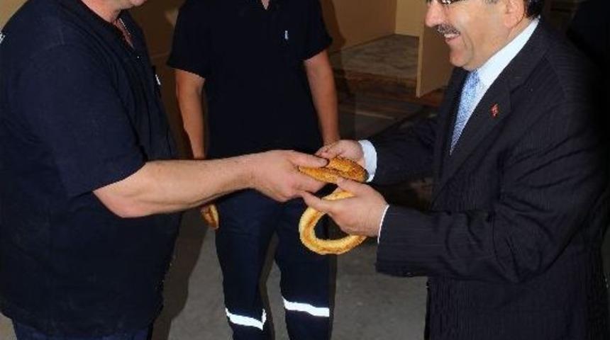 Başkan G&uuml;mr&uuml;k&ccedil;&uuml;oğlu&rsquo;ndan Belediye Personeline Teşekk&uuml;r