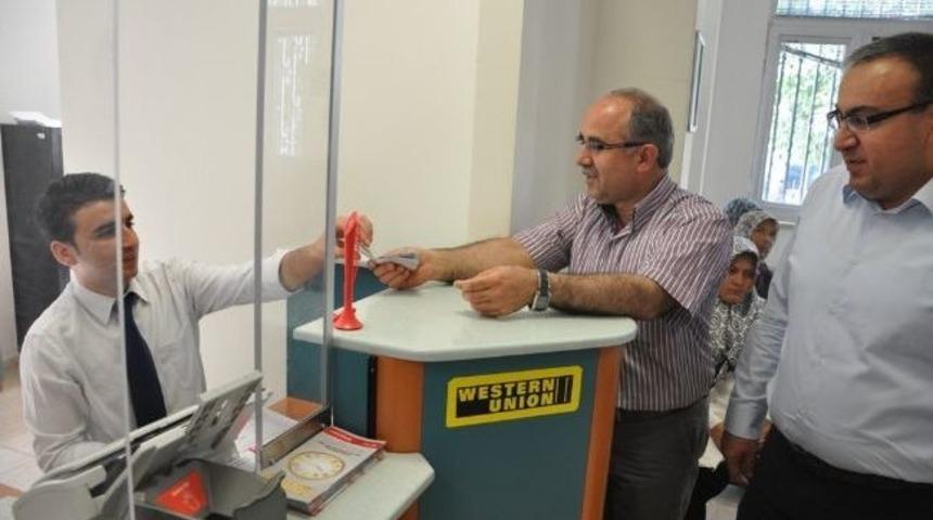 G&ouml;rdes'te İlk Doğalgaz Abonelik Bedelini Başkan Akyol Yatırdı