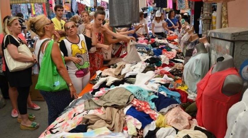 Ayvalık&rsquo;ta Semt Pazarı Hareketliliği