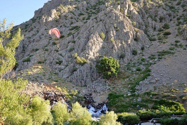 Ovacık'ta Paramotorla Uçuş Yapıldı