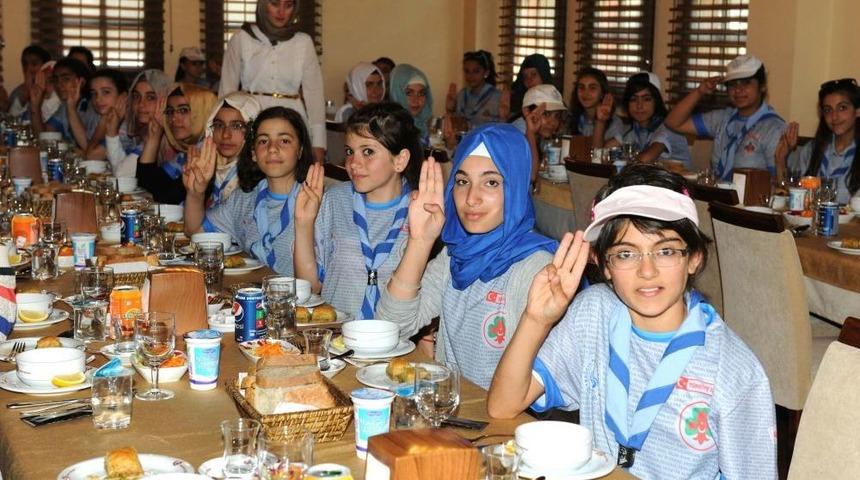 Bağcılarlı Izciler Kampı Tamamladı, Tekmil Verdi