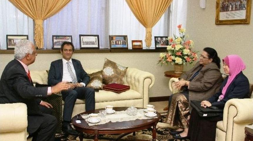 Prof. Dr. Mahmut &Ouml;zer, İslam D&uuml;nyası Kalite G&uuml;vence Ajansları Birliği'nde