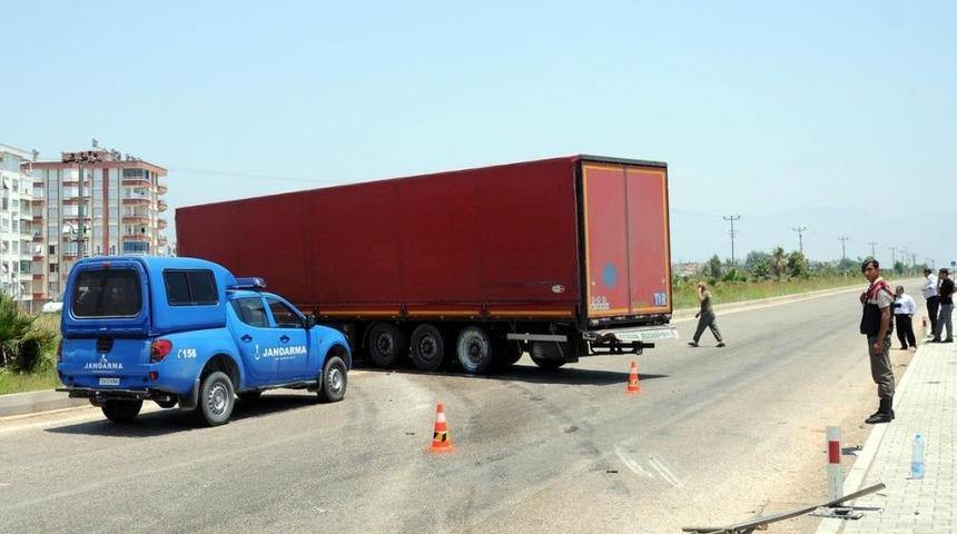 Finike’de Trafik Kazası: 3 Yaralı