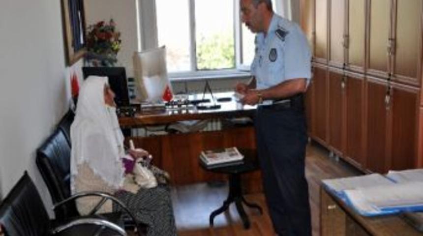 Suşehri Belediyesi Zabıta Ekipleri Dilencilere G&ouml;z A&ccedil;tırmıyor