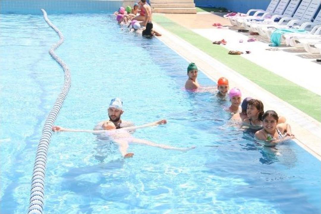 Y&uuml;zme Havuzları Cıvıl Cıvıl