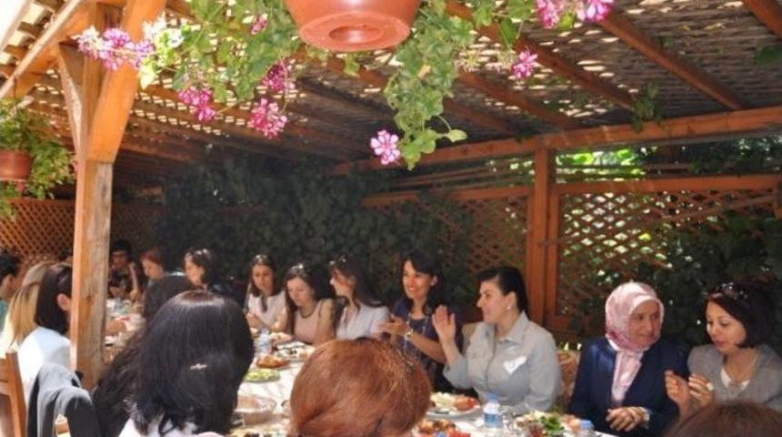 Başk&ouml;y, Bayan Akademisyenlerle Bir Araya Geldi