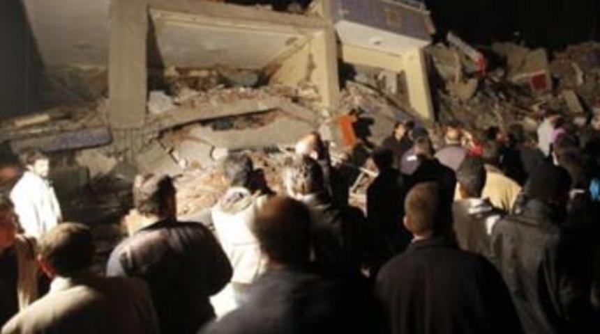 Felaketin bilançosu her geçen saat artıyor