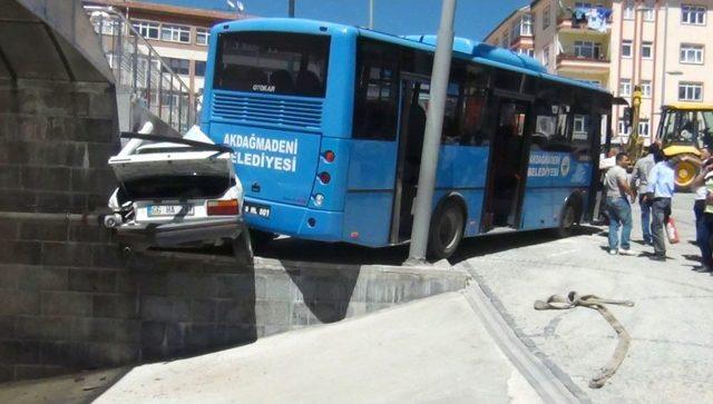 Halk Otobüsün Freni Boşaldı, Facia Ucuz Atlatıldı