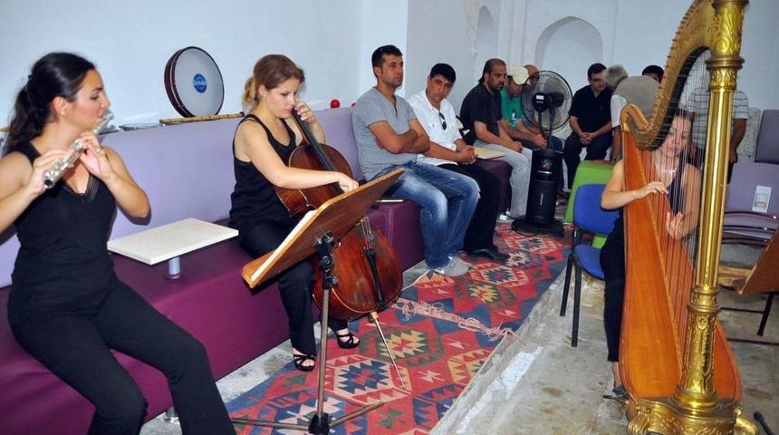 Tarihi Hamamda Hastalar M&uuml;zik Terapisiyle Tedavi Ediliyor