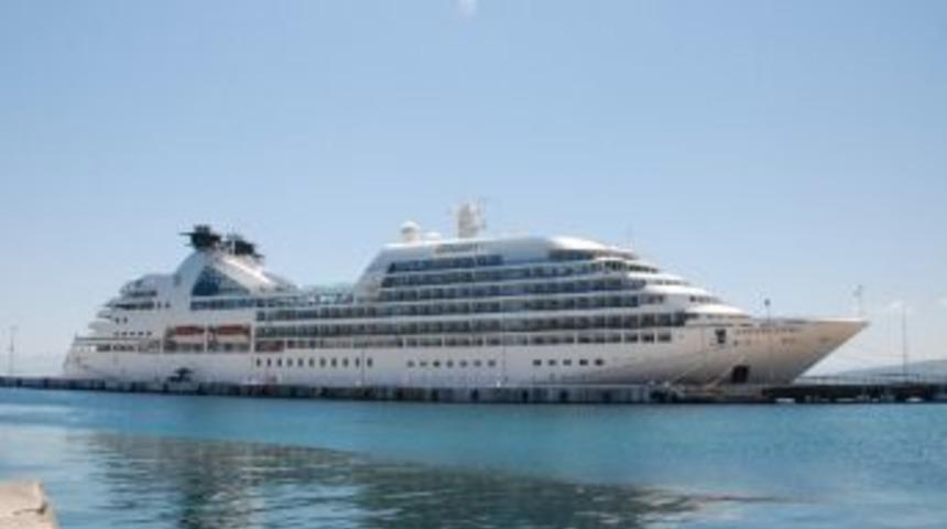 Dev Turist Gemisi Sinop'tan Demir Aldı