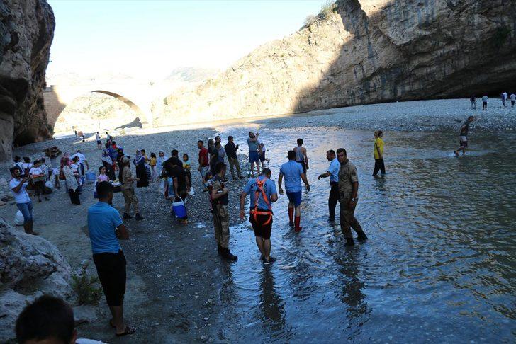 Piknik yaparken baraj kapakları açıldı, kanyonda mahsur kaldılar  G2