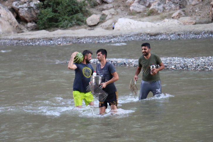 Piknik yaparken baraj kapakları açıldı, kanyonda mahsur kaldılar  G5