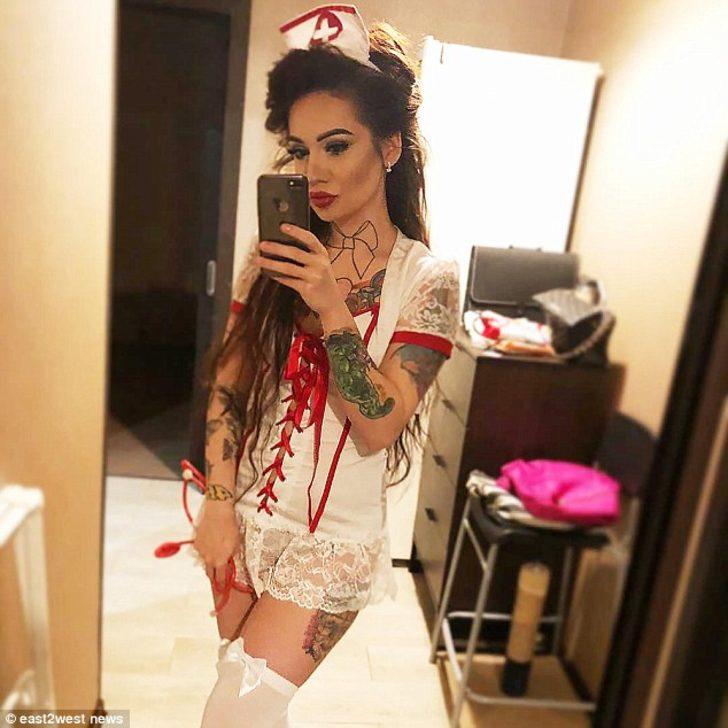 Hemşire kıyafetiyle poz veren Rus doktor ülkeyi karıştırdı G3