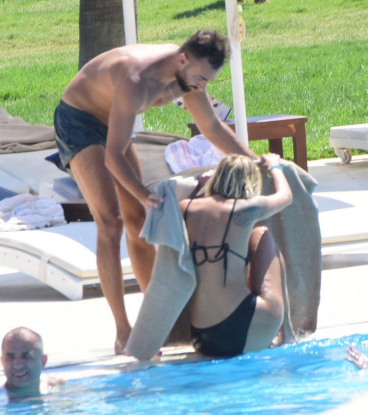 Didem Soydan havlu olmadan kalkmadı G4