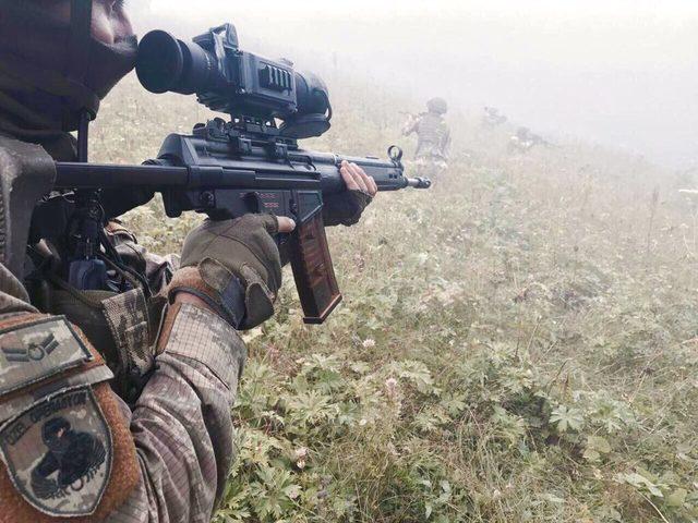 Gümüşhane'deki çatışmanın ardından PKK'lı teröristlerin izleri sürülüyor