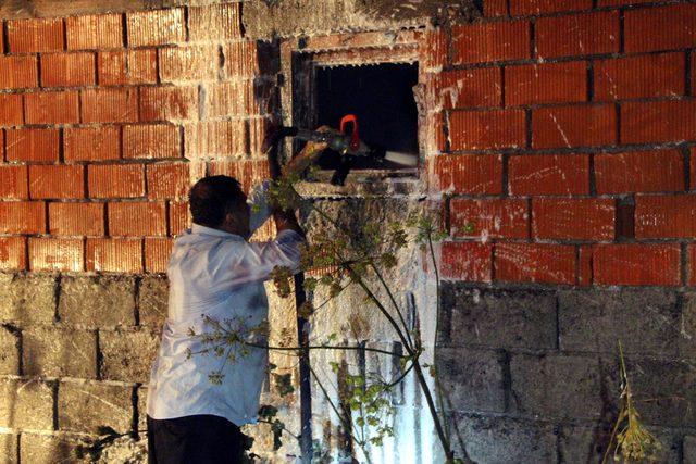 Garajda çıkan yangın, 2 katlı evi kül etti