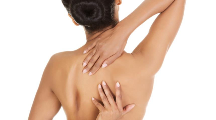 Büyük memeler bel ve boyun ağrısına sebep oluyor