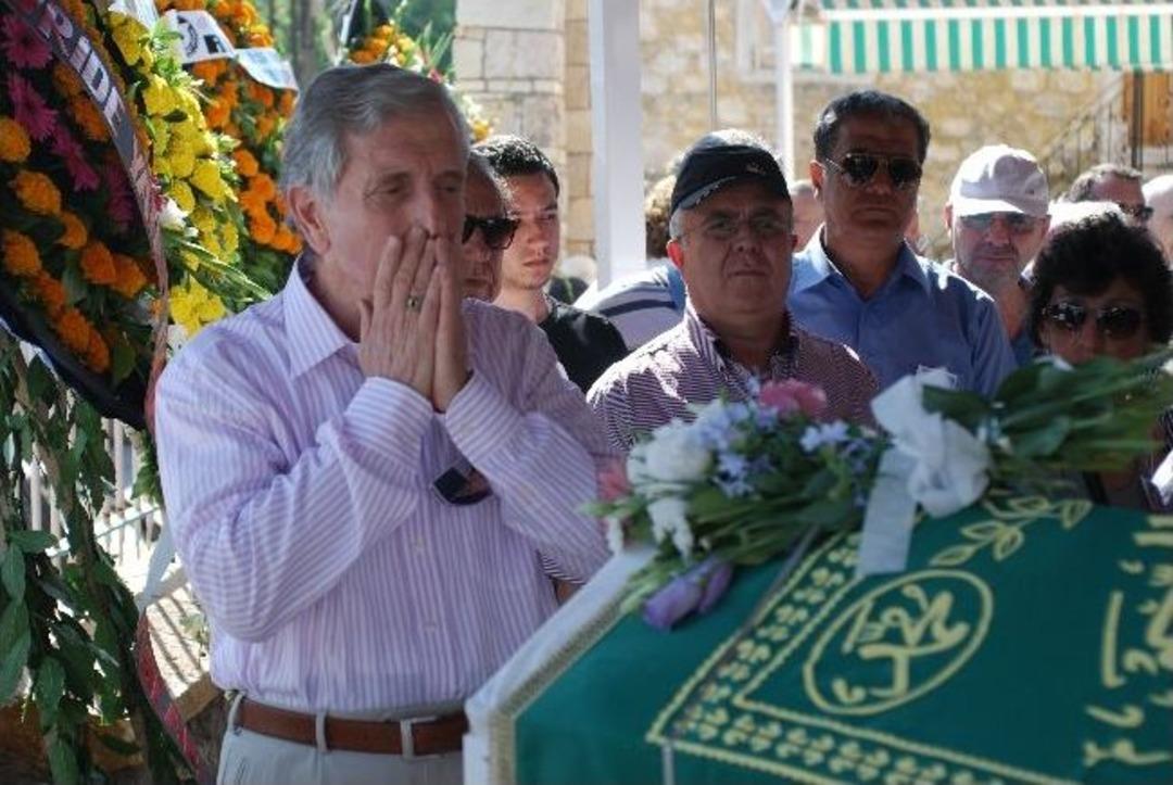 Tutuklu Koramiral Sancar, Annesinin Cenaze T&ouml;renine Katıldı