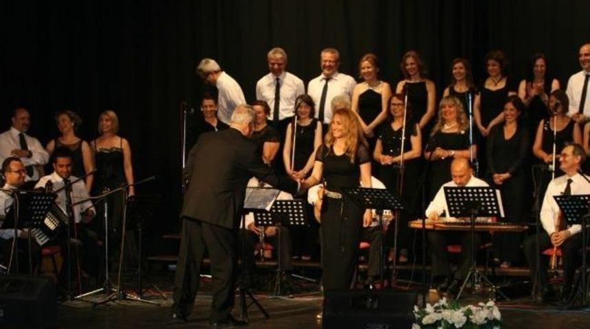 İzmirli Sağlık &Ccedil;alışanlarının Konserine B&uuml;y&uuml;k İlgi