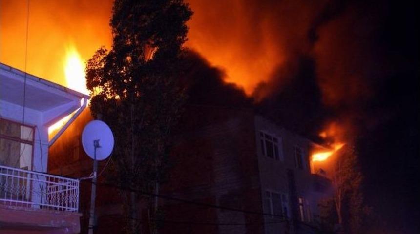 Akpınar&rsquo;da Ev Yangını