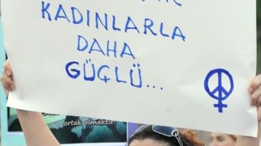 Antalyalı Kadınlardan Tecav&uuml;z Protestosu