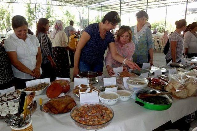 Kadın Çiftçiler Yöresel Lezzetleri Beğeniye Sundu