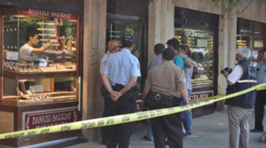 Bor&ccedil; i&ccedil;erisindeki kuyumcu intihar etti