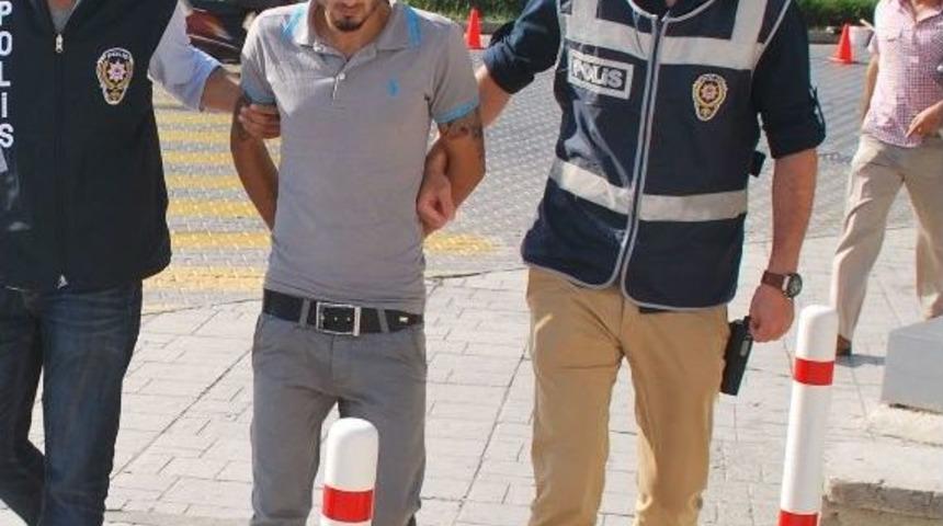 İngiliz Turisti Bı&ccedil;aklayanlar Yakalandı