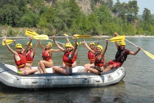 Güzellerin Rafting Keyfi