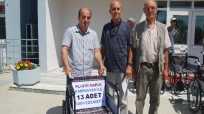 13 Tekerlekli Sandalye Kızılay Şubesine Teslim Edildi