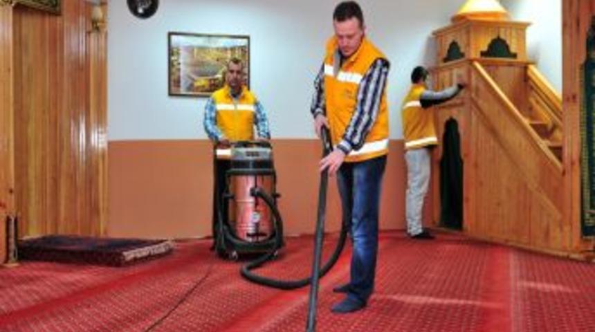 Camilerde Ramazan Temizliği