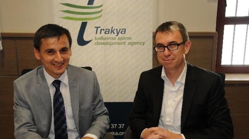 &Uuml;&ccedil; Proje, &Uuml;&ccedil; İmza, &Uuml;&ccedil; Destek