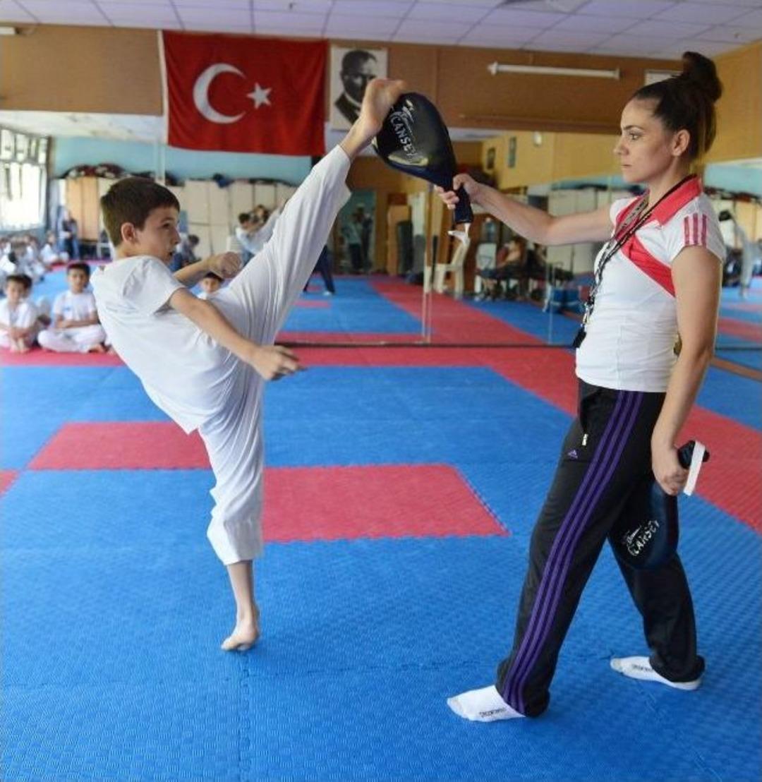 B&uuml;y&uuml;kşehir Belediyesi 20 Bin &Ccedil;ocuğa Spor Yaptırıyor