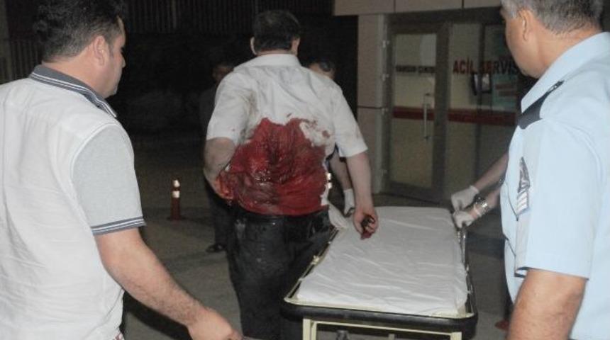 Husumetli Olduğu Şahsı Y&uuml;r&uuml;rken Sırtından Bı&ccedil;akladı