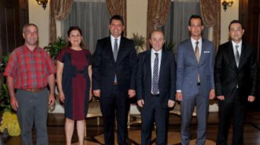 Vali &Ouml;zt&uuml;rk&rsquo;ten, Aksulu Işadamlarına EXPO&rsquo;ya Sahip &Ccedil;ıkın Uyarısı