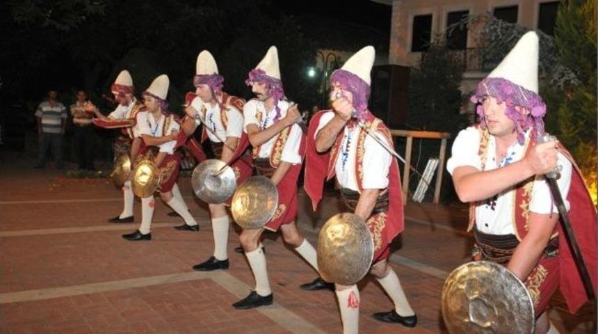 Nil&uuml;fer&rsquo;de Yaz Geceleri Dopdolu