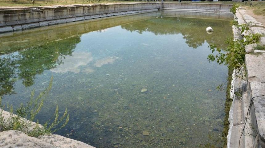 Antik Roma Havuzu Ve Kemerhisar Su Kemerleri'ne Yoğun Turist Ilgisi