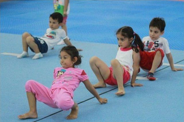 B&uuml;y&uuml;kşehirli Minik Cimnastik&ccedil;ilere Tatil Yok 1