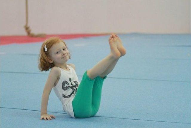 B&uuml;y&uuml;kşehirli Minik Cimnastik&ccedil;ilere Tatil Yok 2