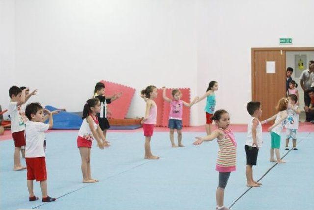 B&uuml;y&uuml;kşehirli Minik Cimnastik&ccedil;ilere Tatil Yok 3