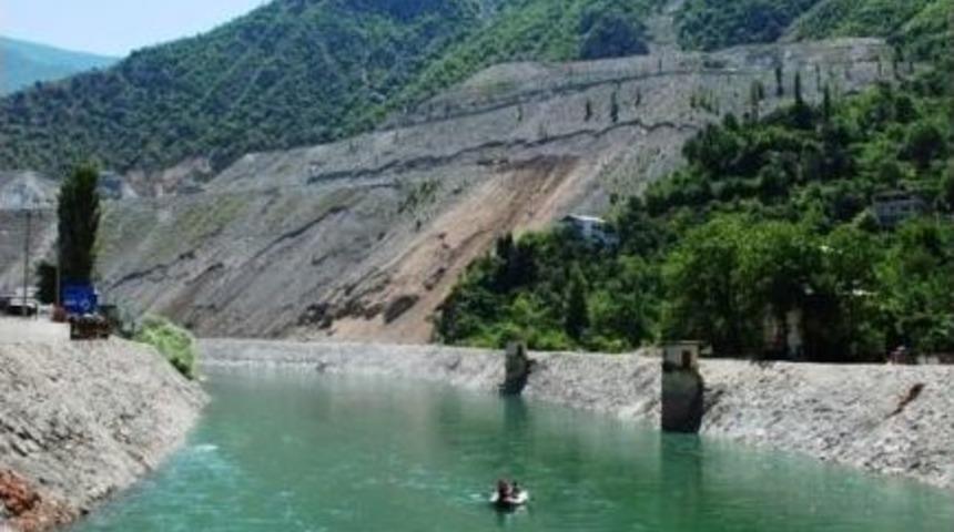 Artvin&rsquo;de İki Baraj Arasında Rafting Keyfi