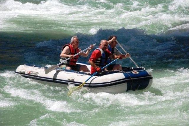 Artvin’de İki Baraj Arasında Rafting Keyfi