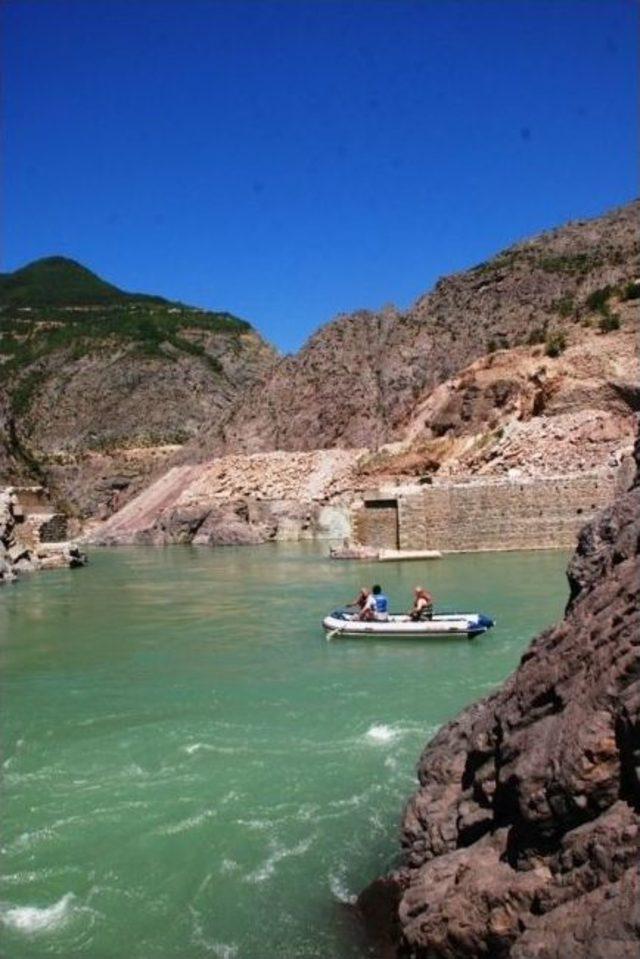 Artvin’de İki Baraj Arasında Rafting Keyfi