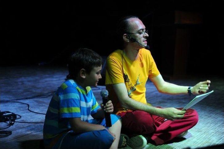 Sahnede Küçük İskender G3