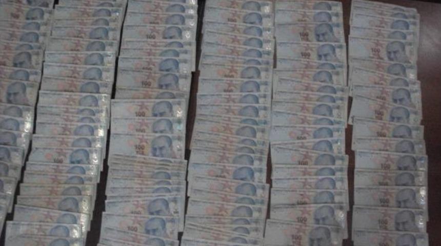 14 Bin Tl&rsquo;yi &Ccedil;aldı Polisten Ka&ccedil;amadı