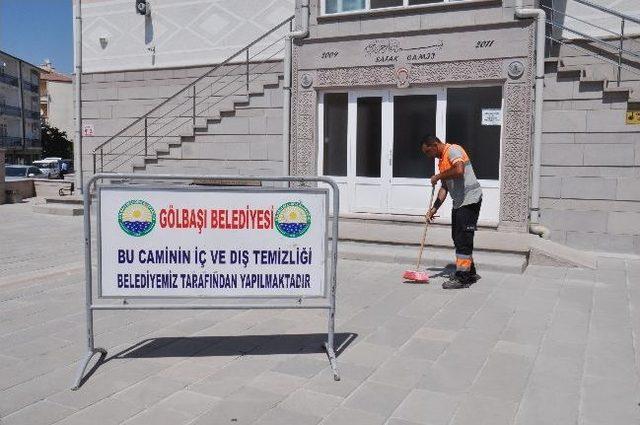 Gölbaşı’nda Camilerde Ramazan Temizliği