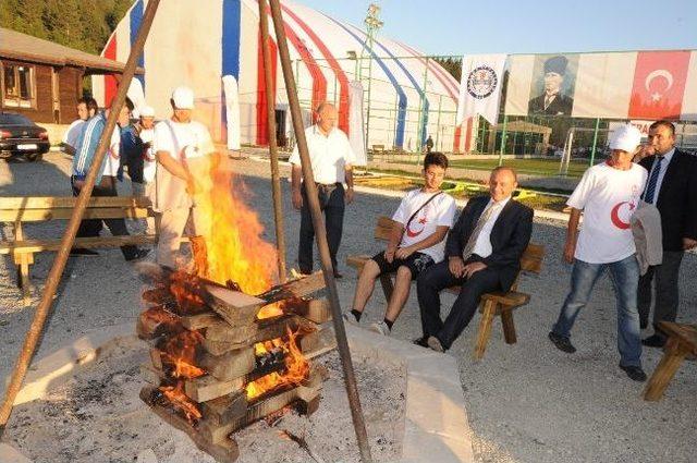 Vali Kızılcık, Düzköy Doğa Kampında Gençlerle Buluştu